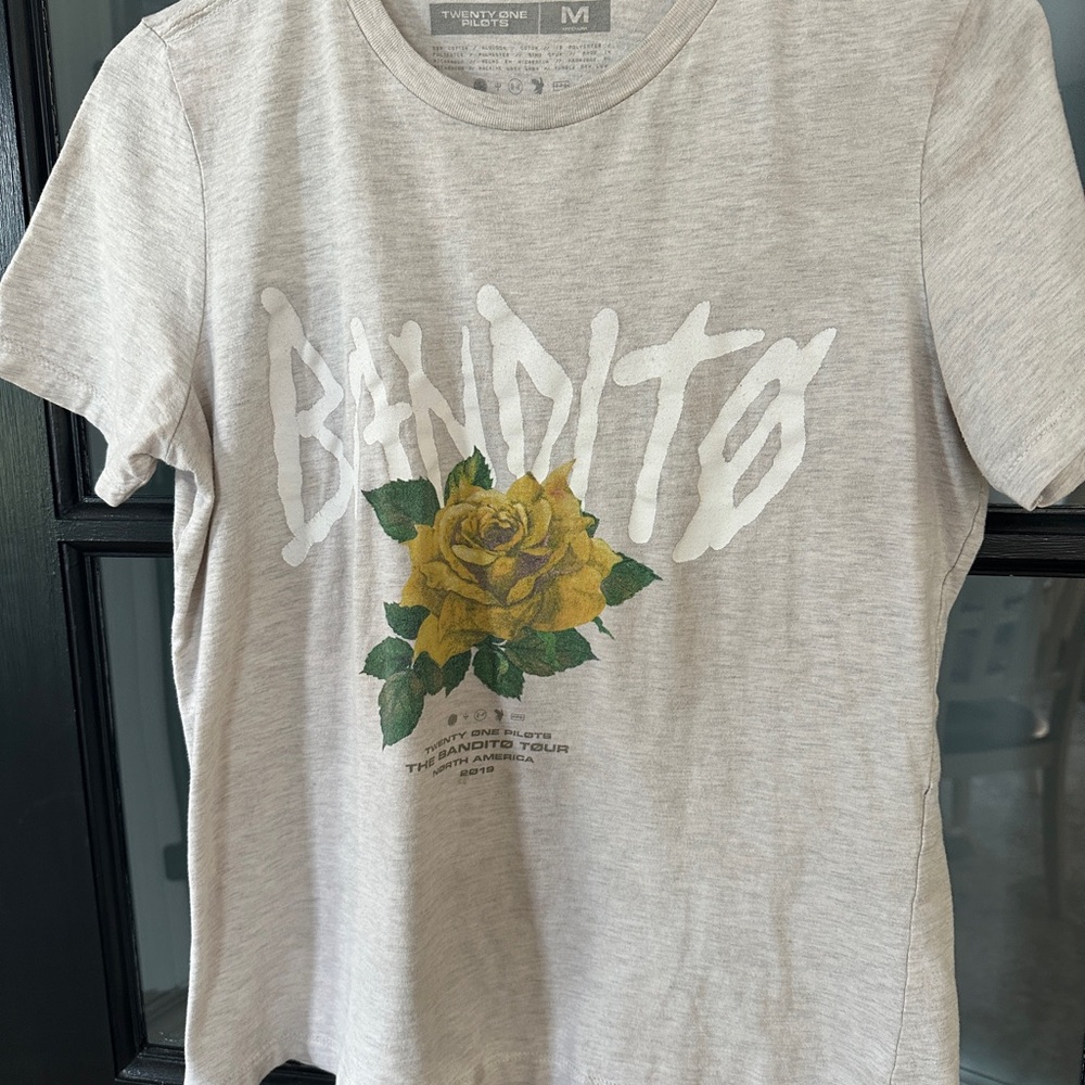 TWENTY ONE PILOTS | Women's heathered-gray Bandito Tour t-shirt. Size medium.